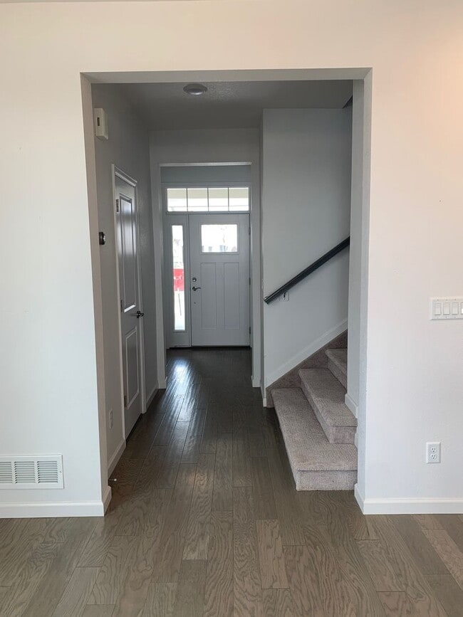 Building Photo - Beautiful Townhome In Monument With Two Ma...