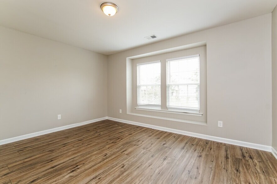 Building Photo - 8890 Elizabeth Bennet Pl