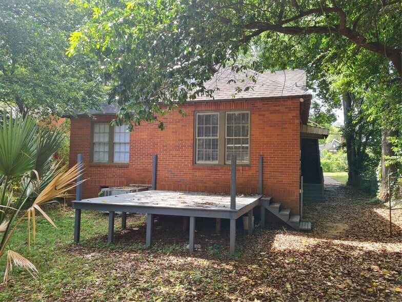 Building Photo - 2305 Yancey Ave