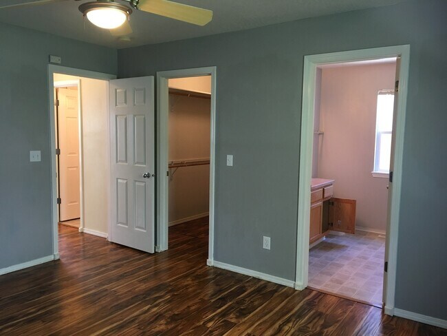 Building Photo - Adorable 3 bd 2 ba home in Vallievue Heigh...