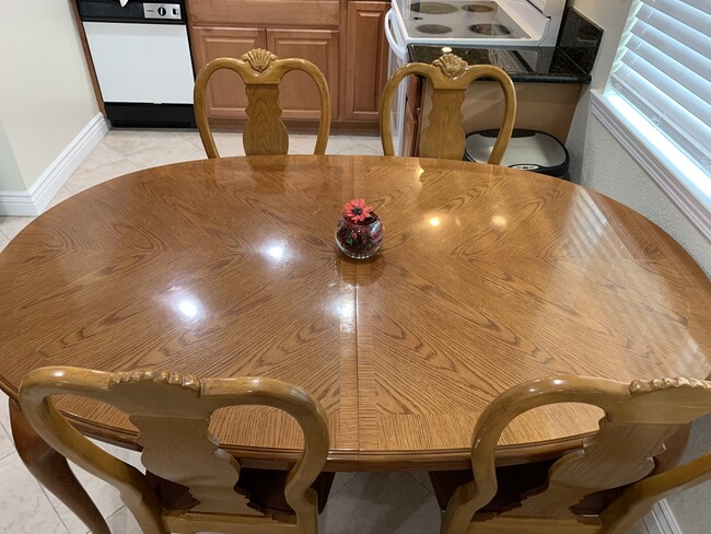 Dining area - 1223 Bonanza Ave