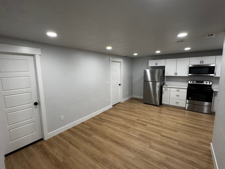 Building Photo - 1484 N Sage Dr