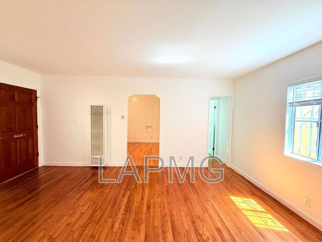 Building Photo - 637 Rose Ave