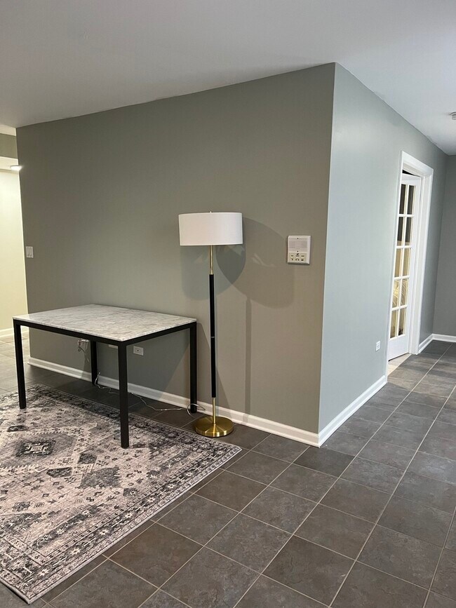 Building Photo - 1400 W Chestnut St