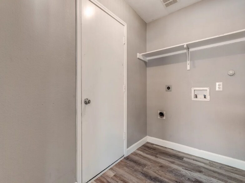 Building Photo - 2109 Hanakoa Falls Dr