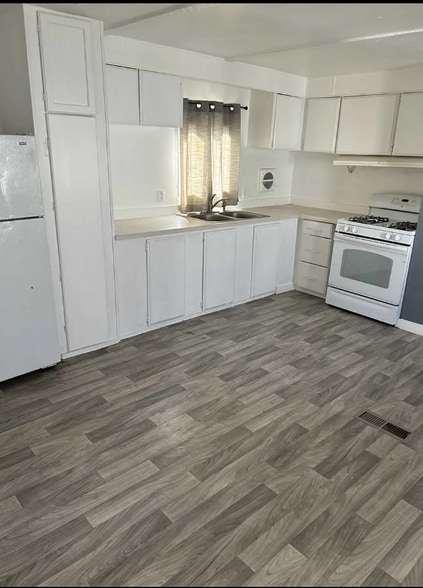 Primary Photo - 15770 E Colfax Ave