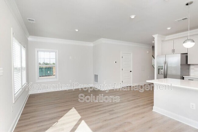Building Photo - 337 Ridgeline Dr