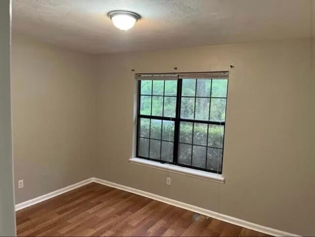 Building Photo - 1571 Live Oak Dr