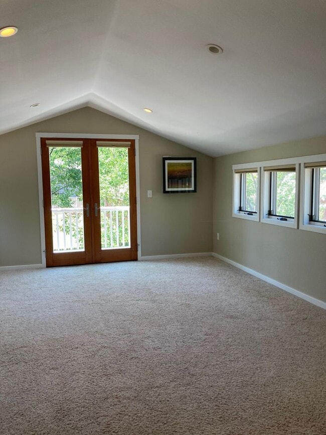 Building Photo - 3BR/3BA with FP, fenced front yard, lots of beautiful upgrades!