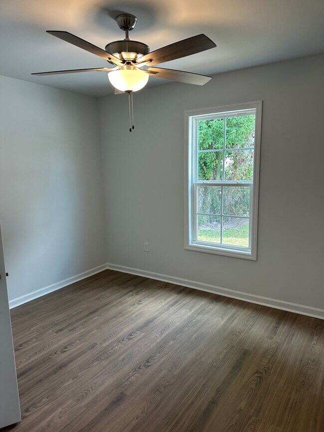 Building Photo - 1528 Woodard St