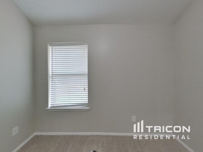 Building Photo - 20318 Yosemite Falls Dr