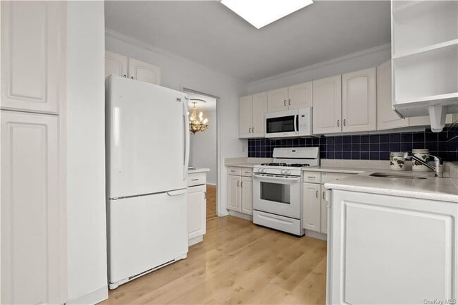Building Photo - 3333 Henry Hudson Pkwy