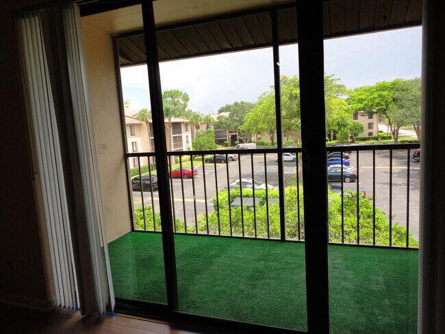 Building Photo - 207 Foxtail Dr