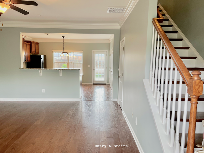 Living Room - 2020 Hemlock Dr