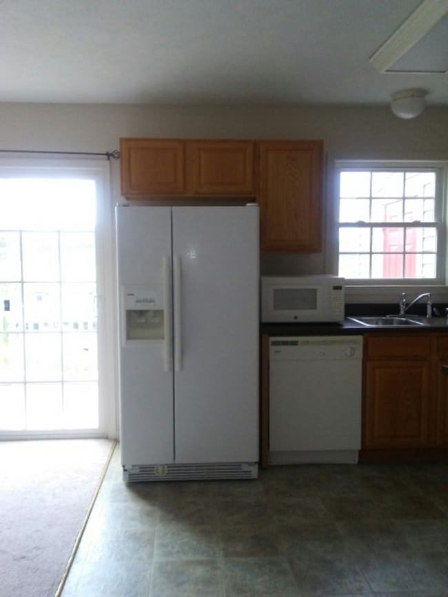 Building Photo - Townhouse located at Pikes Place