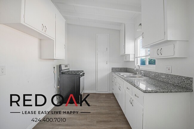 Building Photo - 15301 Woodruff Pl