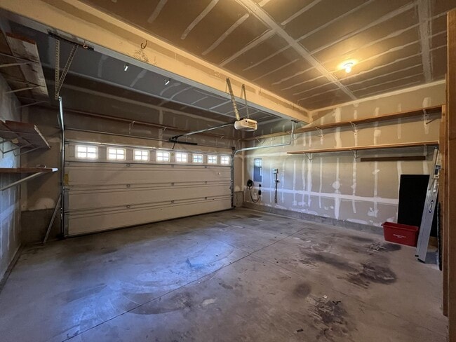 Building Photo - Beautiful 5 Bedroom Home + Office with Grand Entry, Gourmet Kitchen & Private Backyard