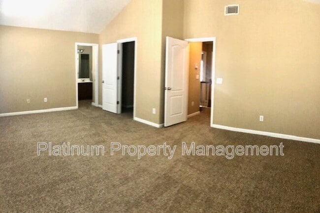 Building Photo - 6583 Silk Tree Pointe