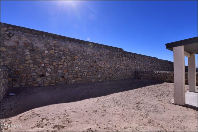 Building Photo - 12844 Giovanni Grajeda Ave