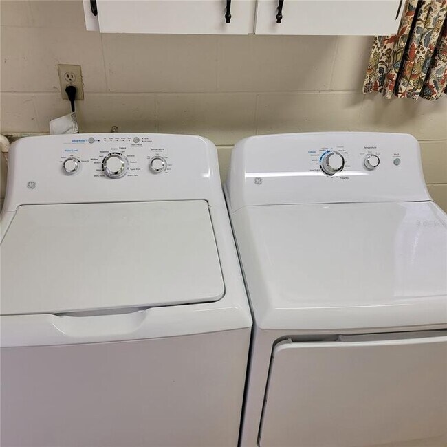 Building Photo - 1102 Halton Ct