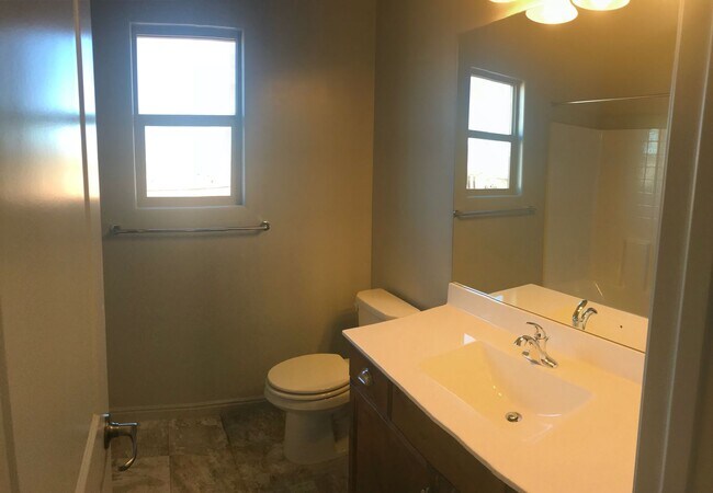 Building Photo - Beautiful Like New 4 bedroom home in Washington Fields!