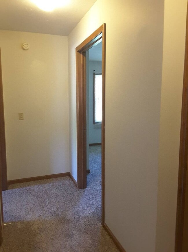 Building Photo - 212 Stonewall Ct