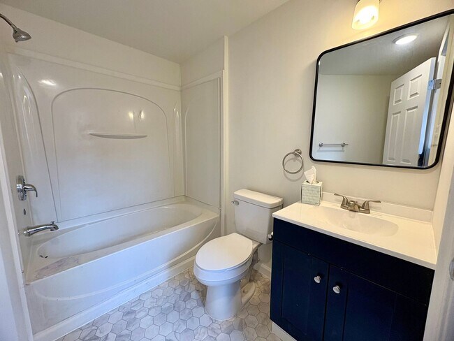 Building Photo - 133 W Maple St