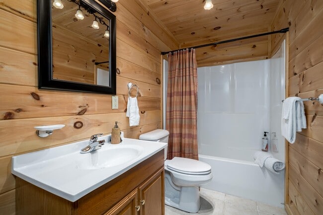 Building Photo - 363 Palisade Dr