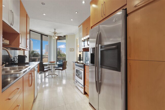 Building Photo - 20191 E Country Club Dr