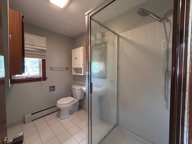 Building Photo - Spacious 4-Bedroom Home
