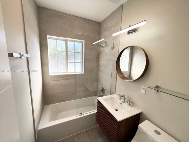 Building Photo - 1129 NE 111th St