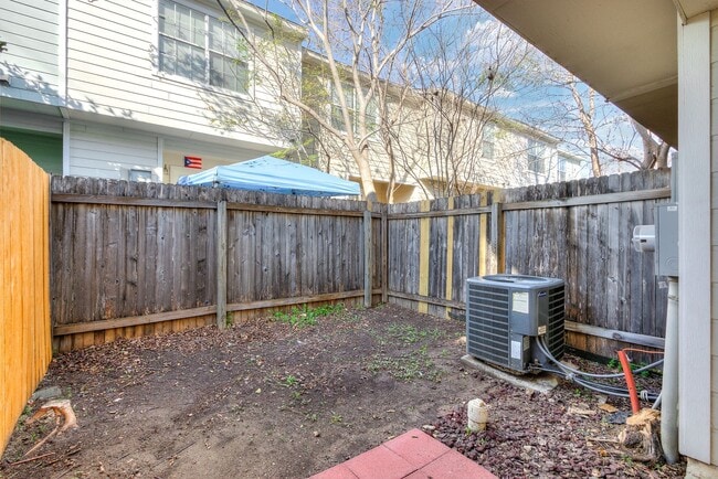 Building Photo - Two Bedroom, Two Bathroom Townhome near La...
