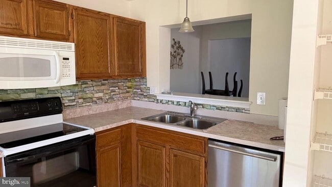 Building Photo - 4989 Pintail Ct