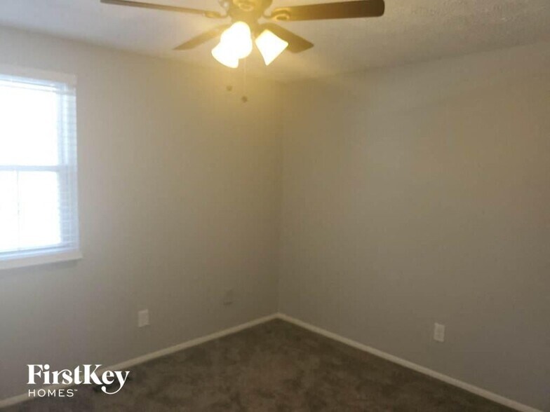 Building Photo - 4207 Edinburgh Dr