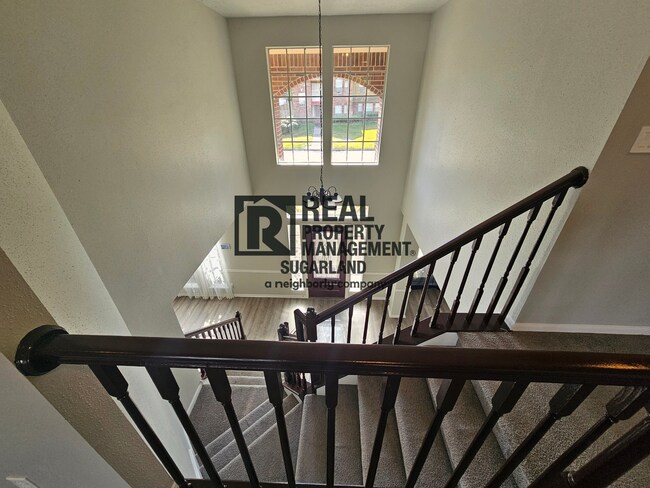 Building Photo - Executive Living in the Heart of Sugar Land