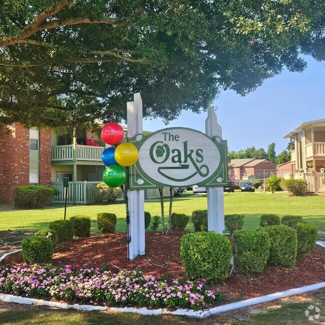 Building Photo - The Oaks Apartments