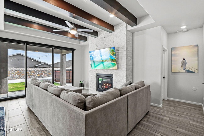 Building Photo - 840 Via Glorieta