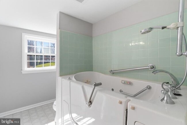 Building Photo - 9116 Hamilton Dr