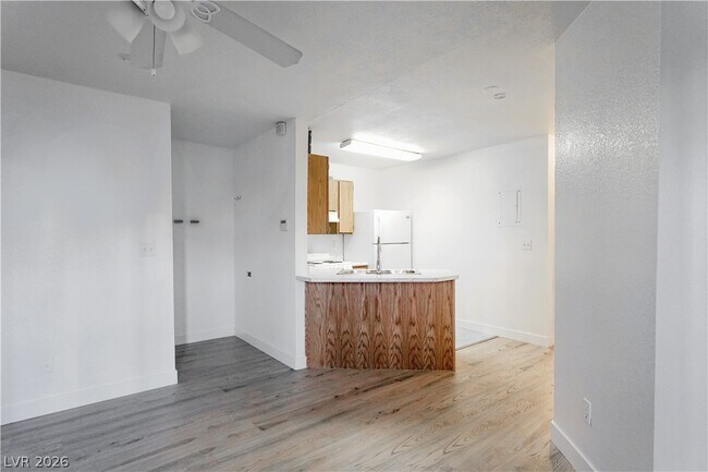Building Photo - 510 Elm Dr