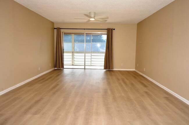 Building Photo - 10789 N Military Trl