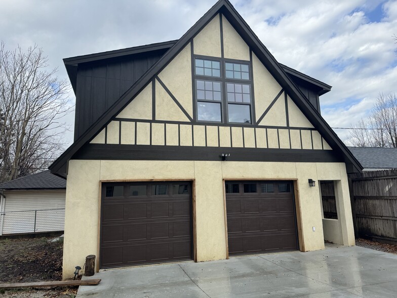 Apartment Over Garage - 1220 S Owasso Ave