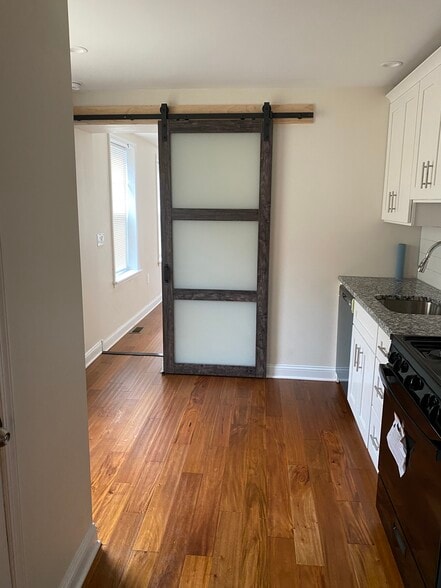 Kitchen - 2917 W Susquehanna Ave