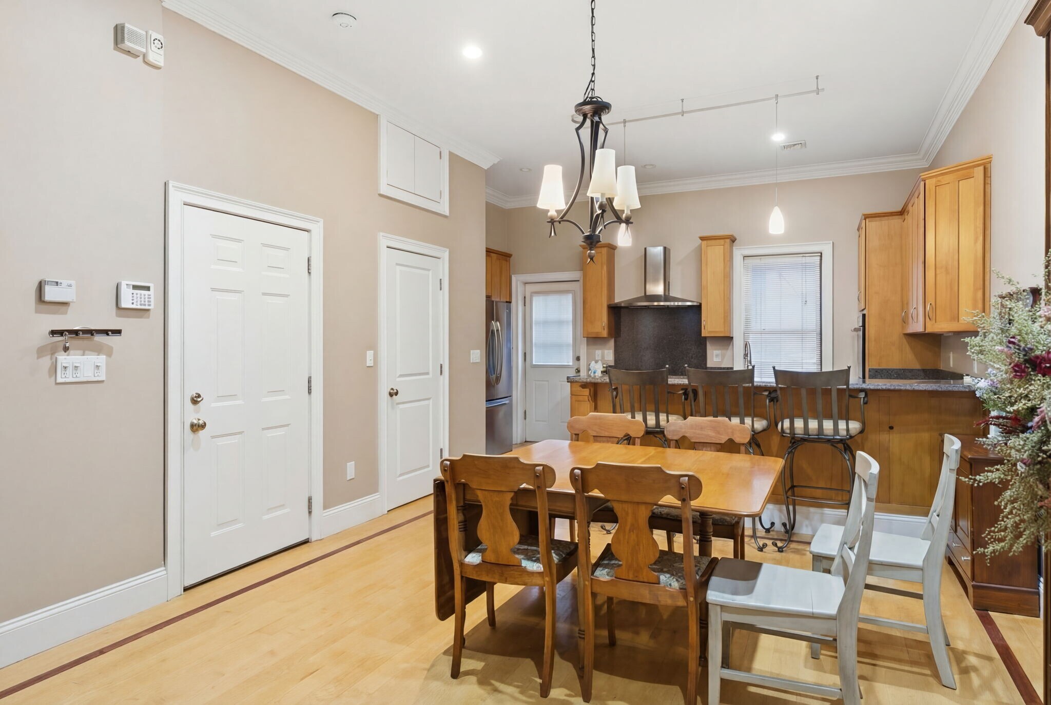 Building Photo - 7 Worthington St