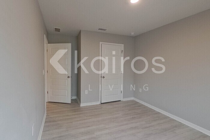 Building Photo - 253 Monarch Ln