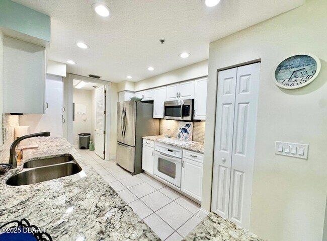 Building Photo - 4620 Riverwalk Village Ct
