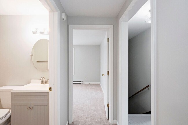 Building Photo - Charming Pet-Friendly Belmont Apartment