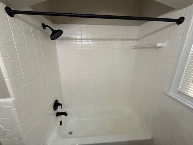 Building Photo - Freshly Renovated 3-Bedroom Home – Quality...