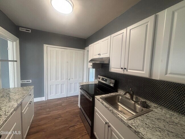 Building Photo - 17 Ash Grove Pl