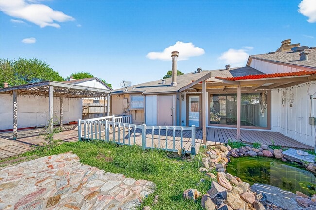 Building Photo - 19531 Woodglen Dr