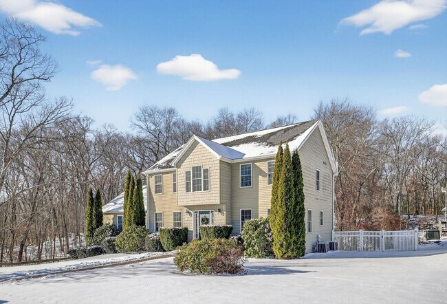 Building Photo - Spacious 4BR House in Millbury